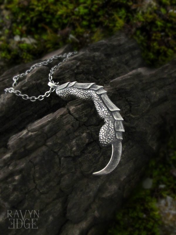 Single dragon claw necklace in sterling silver