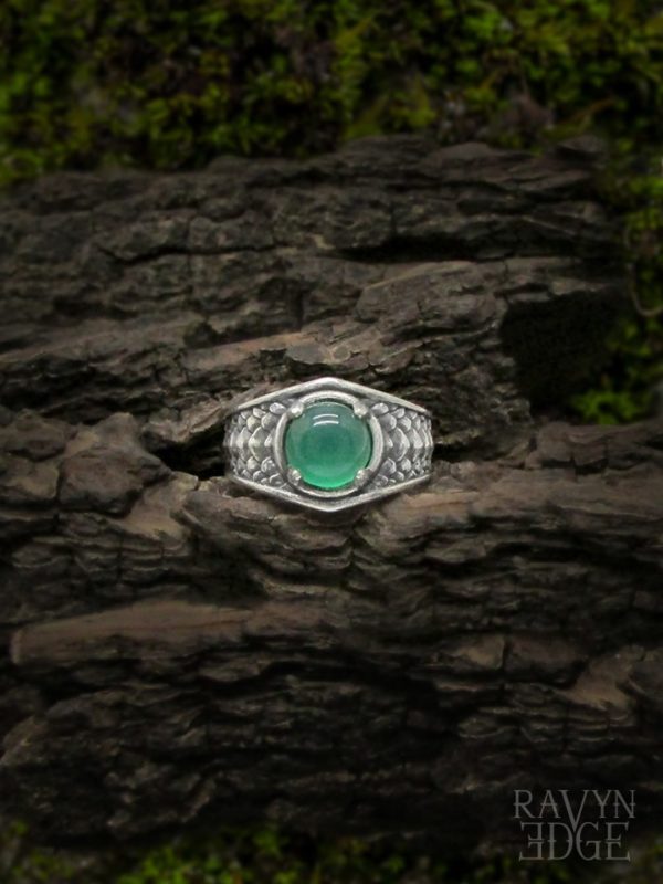 Green onyx birthstone rings for may with dragon scales