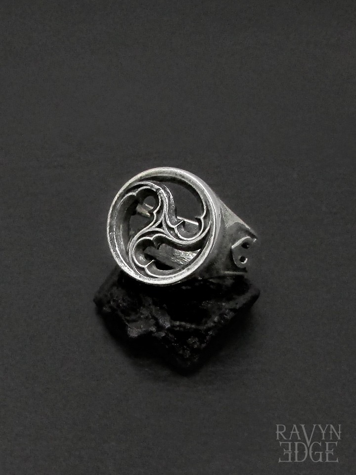 Gothic signet ring clearance